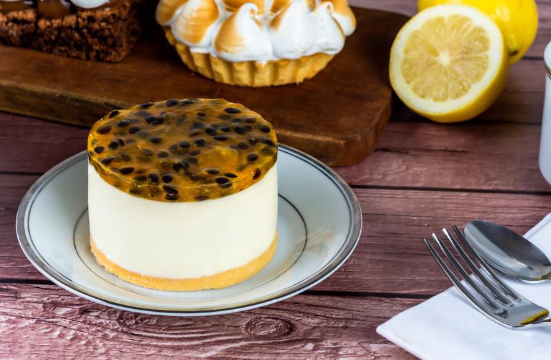 Imagen de plato con postre de maracuya para amor y amistad